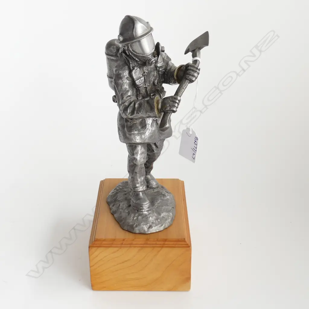 PEWTER FIGURE OF FIREMAN WITH AXE INITALED GM HEIGHT ON WOOD BASE 270MM Image 1++