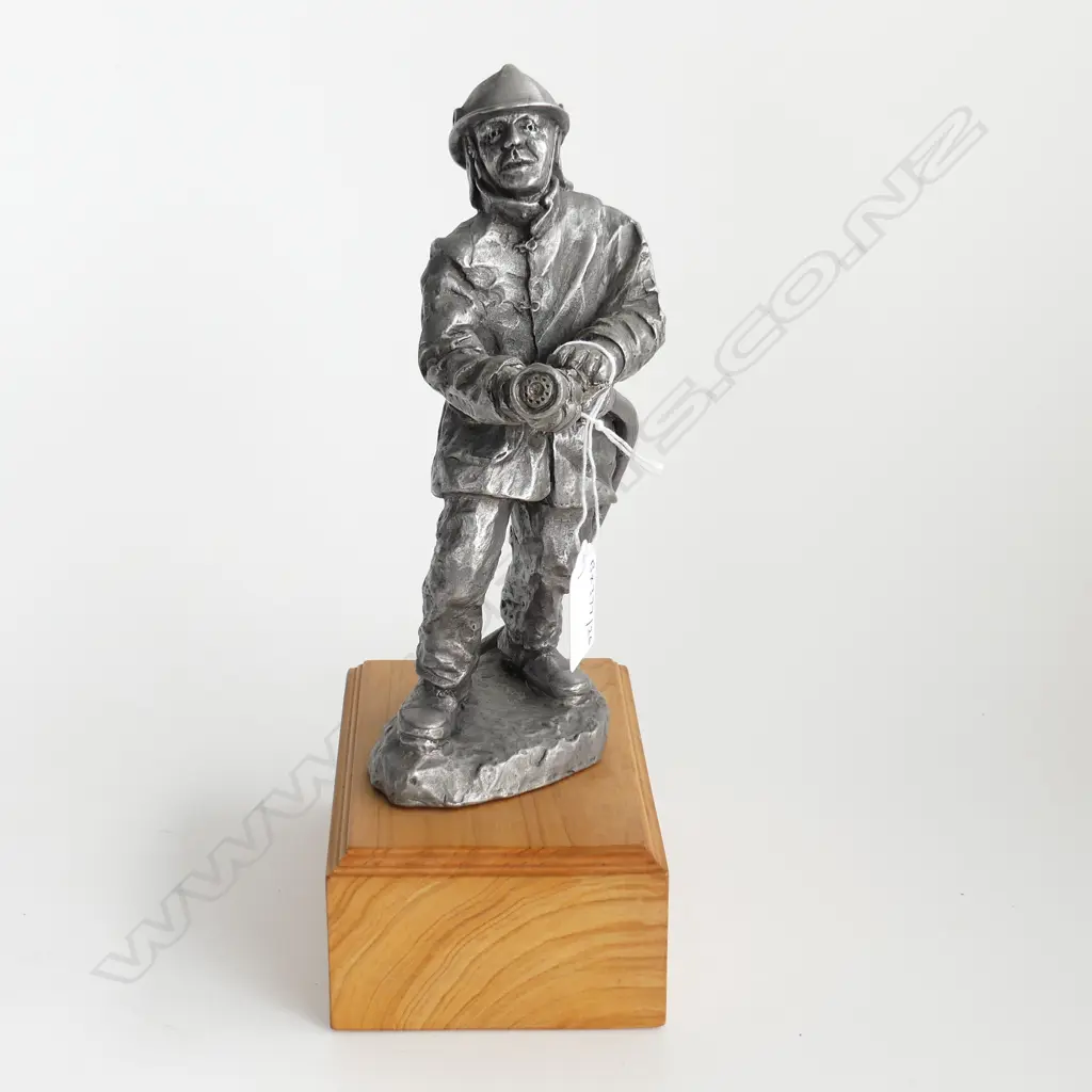 PEWTER FIGURE OF FIREMAN WITH HOSE INITIALED GM HEIGHT ON WOOD BASE 270MM Image 1++