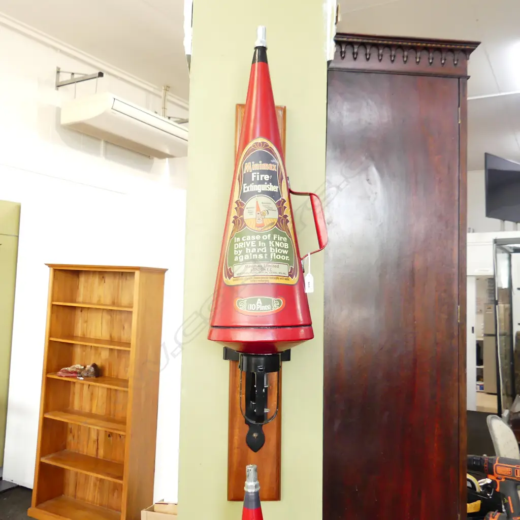 MINIMAX VINTAGE FIRE EXTINGUSHER & STAND  L710MM Image 1++