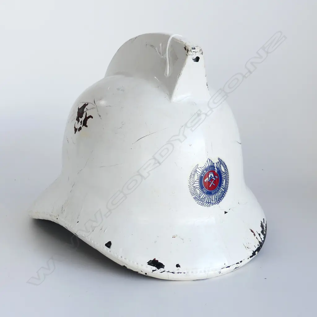 NZ FIRE SERVICE LEATHER HELMET PAINTED WHITE  H260MM Image 1++