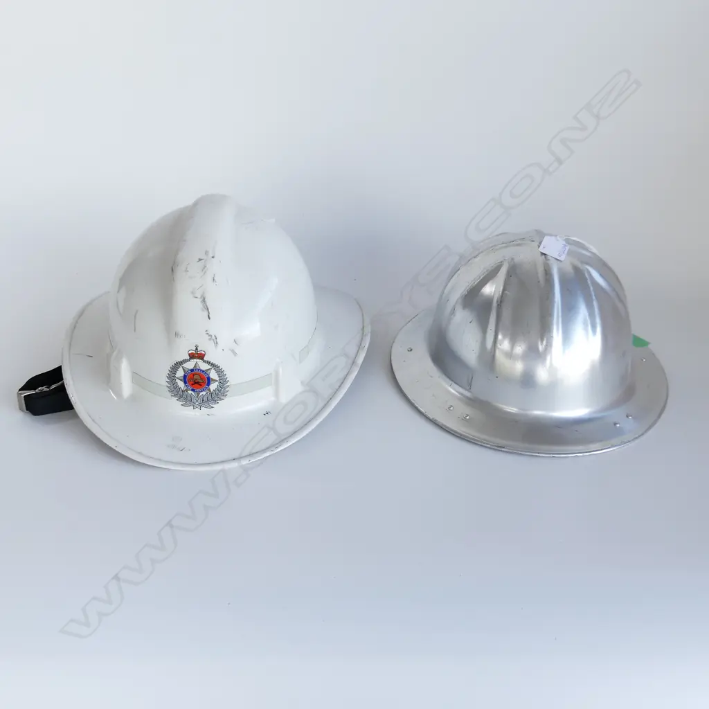 NZ FIRE SERVICE FIBRE GLASS WHITE HELMET & PANORAMA BUSH FIRE HELMET ALUMINIUM DIA300MM Image 1++