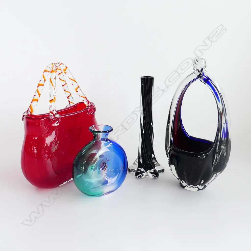 4 PCS ART GLASS; RED BAG (H 230mm) BASKET (H. 260mm) 2 VASE (H. 200M 125mm) 1 SIGNED Image 1++
