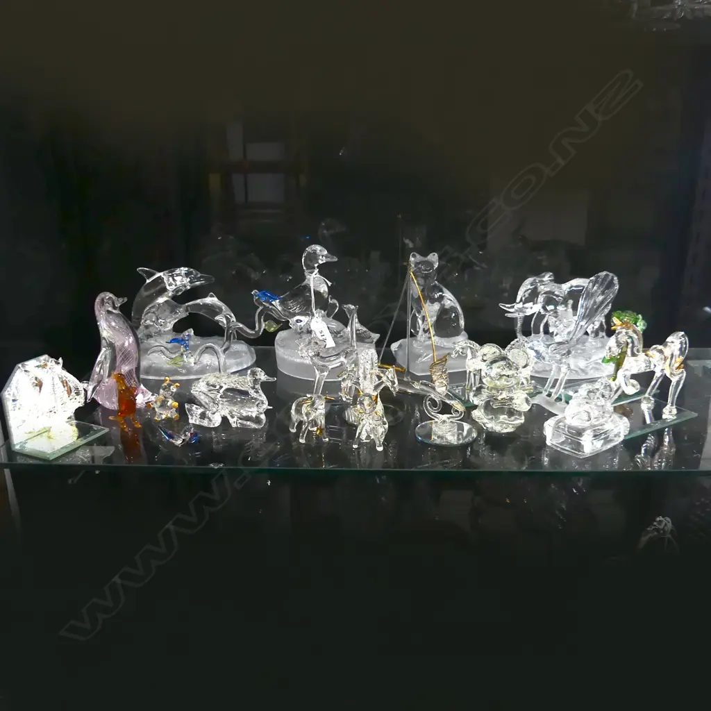 26 COLLECTABLE CRYSTAL & GLASS ORNAMENTS Image 1++