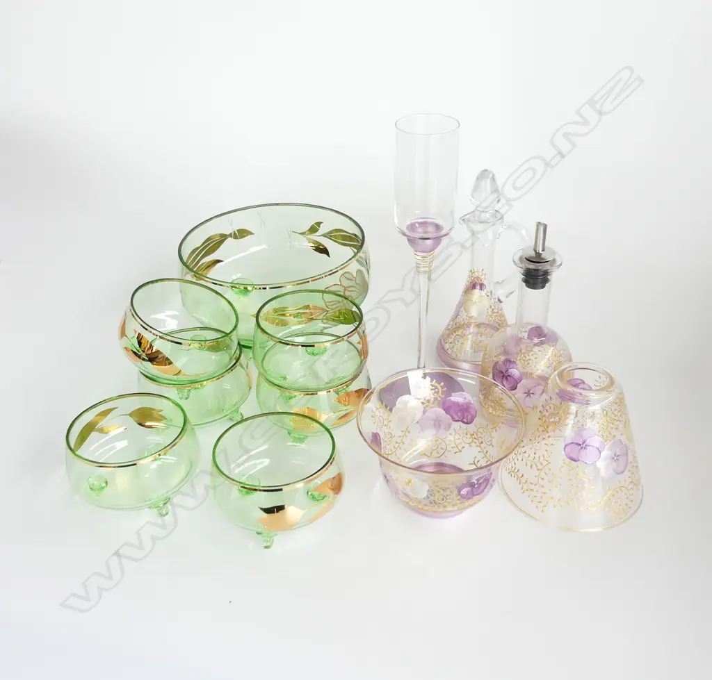 GREEN GLASS SALAD SET & 4PCS MAUVE PAINTED  TABLEWARE Image 1++
