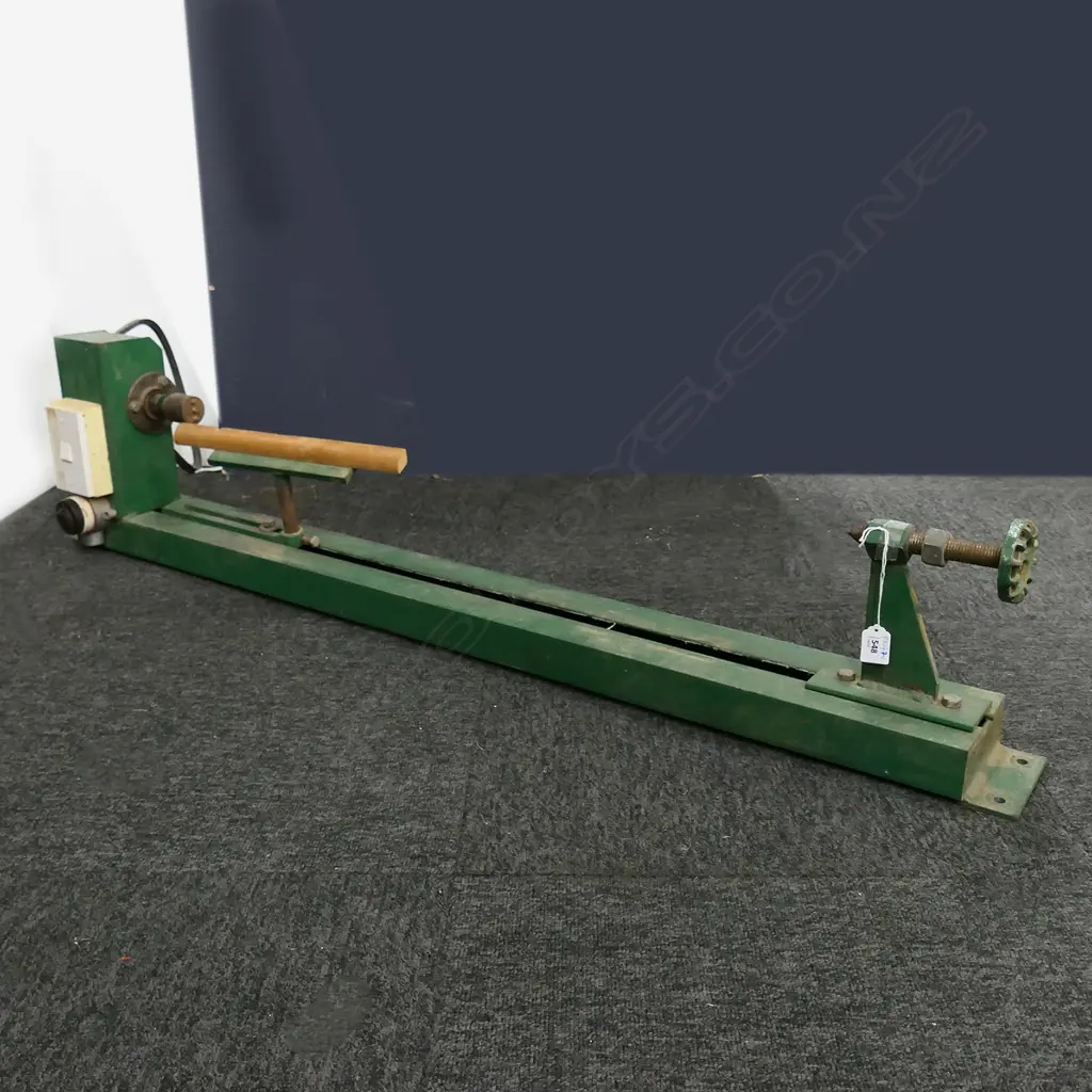 LG VINTAGE GREEN CAST IRON WOOD-TURNING ELECTRIC LATHE, 1290 x 150 x 300mm Image 1++