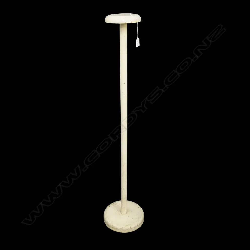 TALL VINTAGE HAT BLOCK  H. 1065mm Image 1++