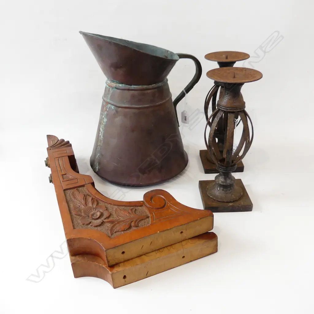 LG BRASS JUG H.345mm + PR METAL CANDLE HOLDERS H.280mm + PR CARVED WOODEN SUPPORTS  Image 1++