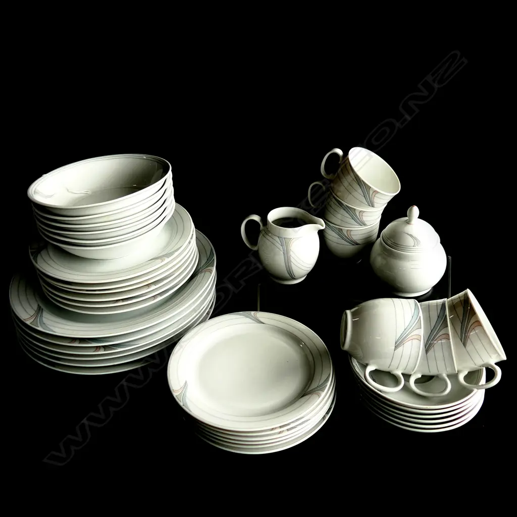 ESCHENBACH (GERMANY) 6 PLACE DINNER SERVICE, 1 DINNER PLATE A/F ... Image 1++