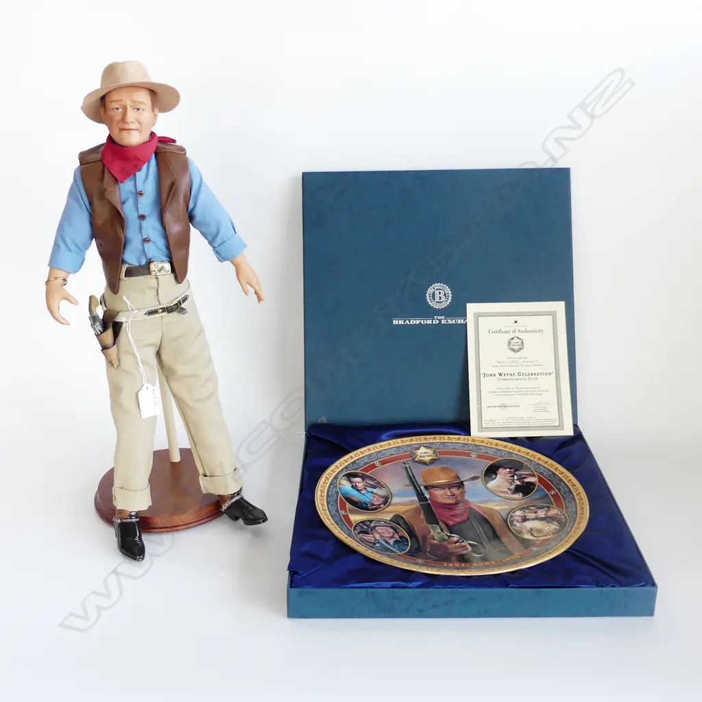JOHN WAYNE FIGURE DOLL H540MM & BRADFORD JOHN WAYNE COMMEMORATIVE PLATE  BOXED  DIA360MM Image 1++