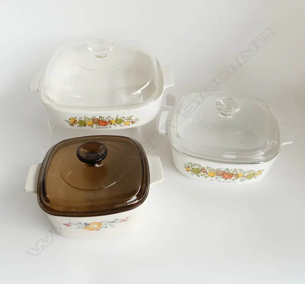 3 VINTAGE CORNING WARE LIDDED OVEN DISHES  S, M, L. Image 1++