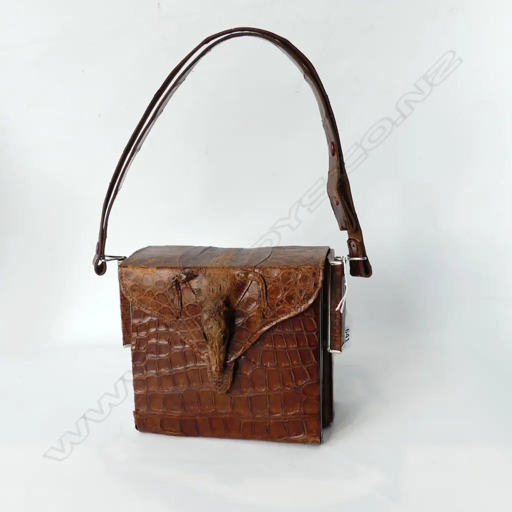 VINTAGE BABY CROCODILE HEAD BAG  Image 1++