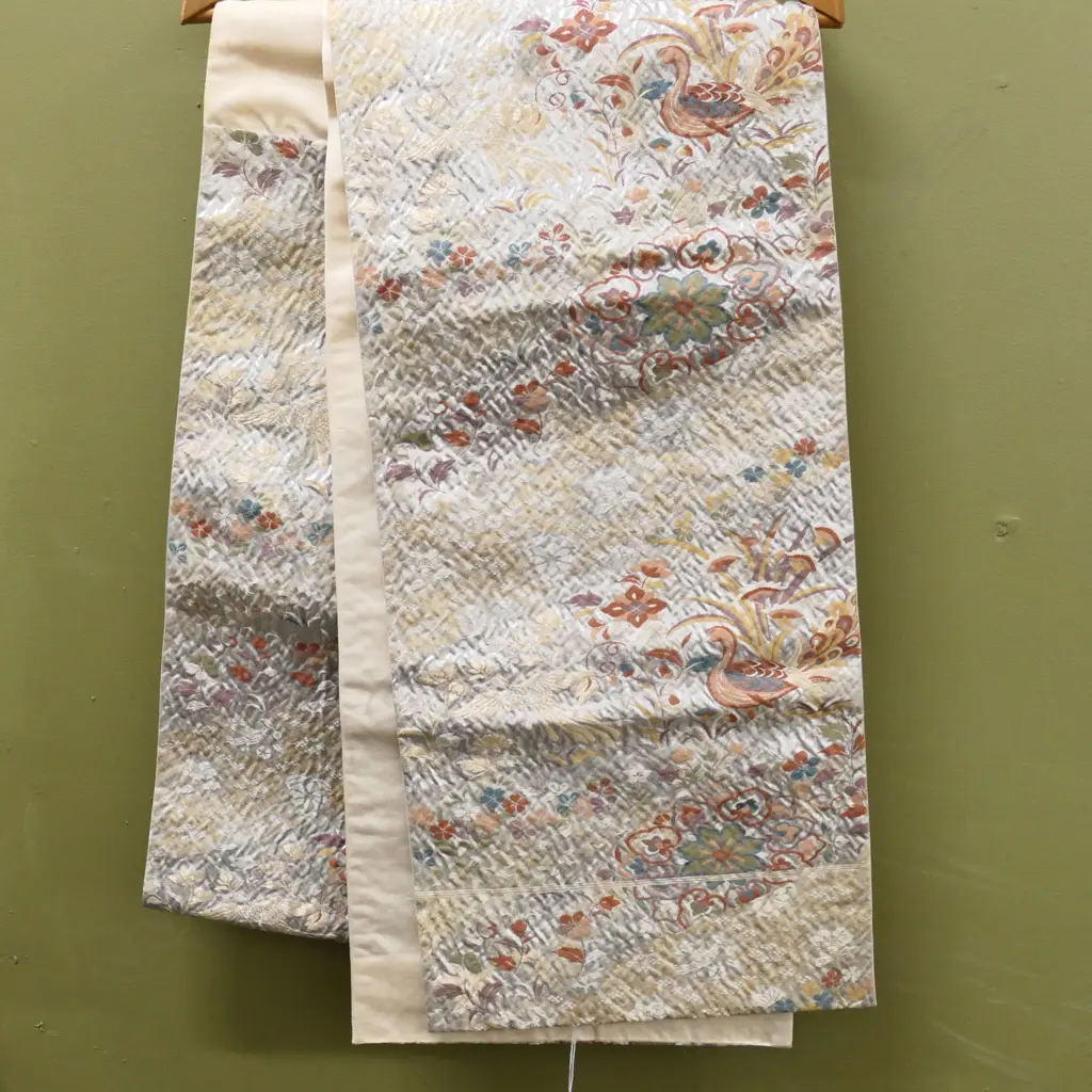 VINTAGE JAPANESE SILK OBI SILVER WITH AUTUMNAL FLORAL AND PEACOCK PATTERN L.4100mm Image 1++