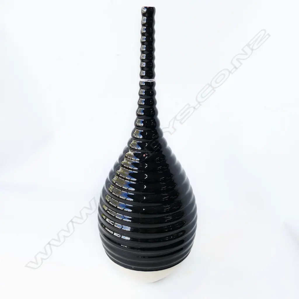 BLACK RIBBED VASE H.350mm (in the style of John Parker) Image 1++
