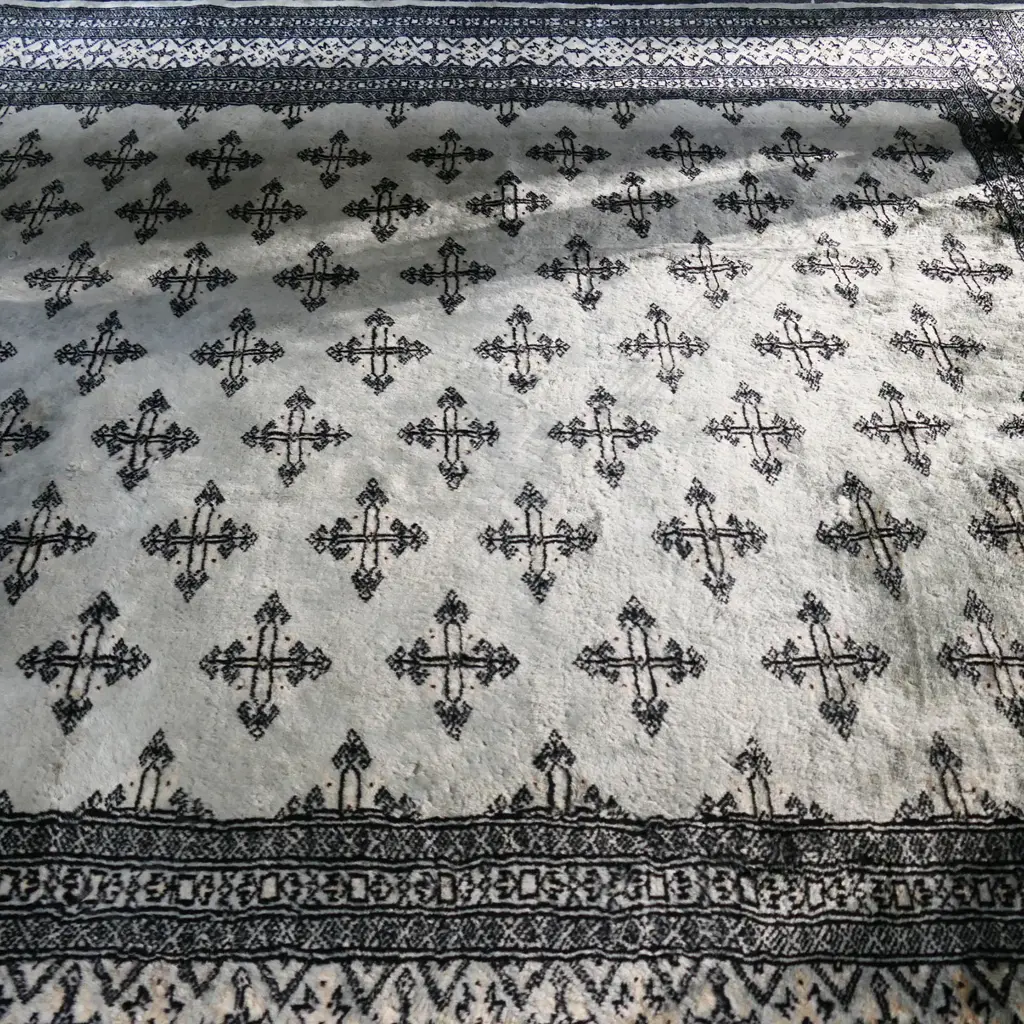 LG HAND KNOTTED RUG 2350x1700mm Image 1++