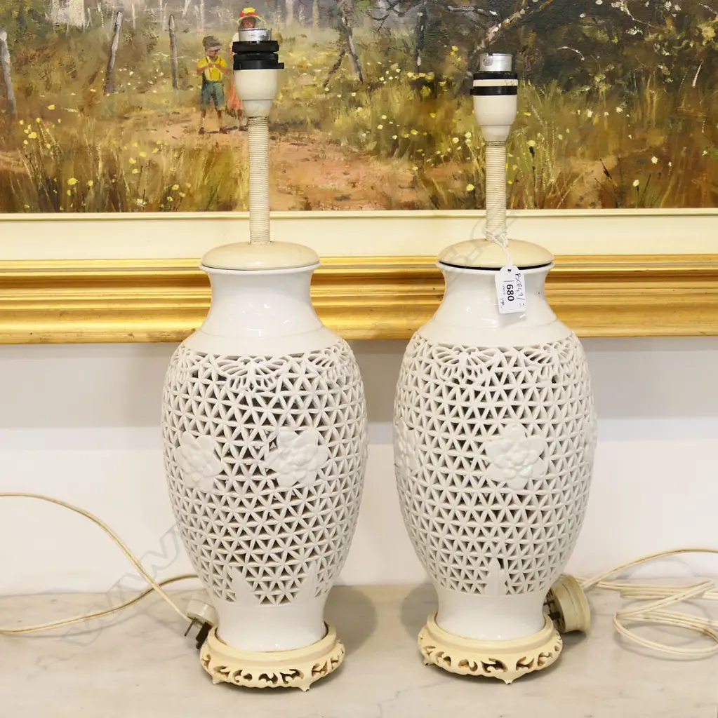 PR ORIENTAL WHITE CERAMIC LAMP BASES H.480mm Image 1++