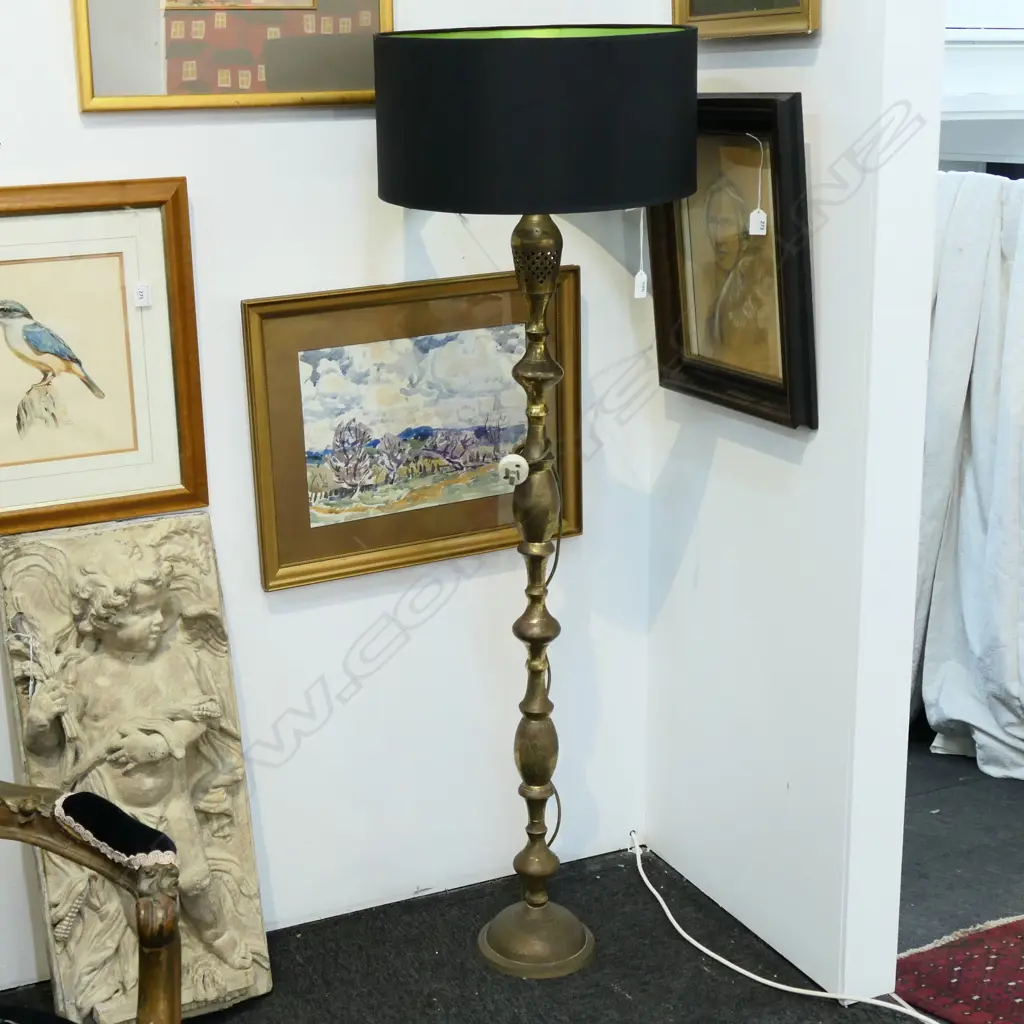  BRASS STANDARD LAMP + SHADE -WORKING Image 1++