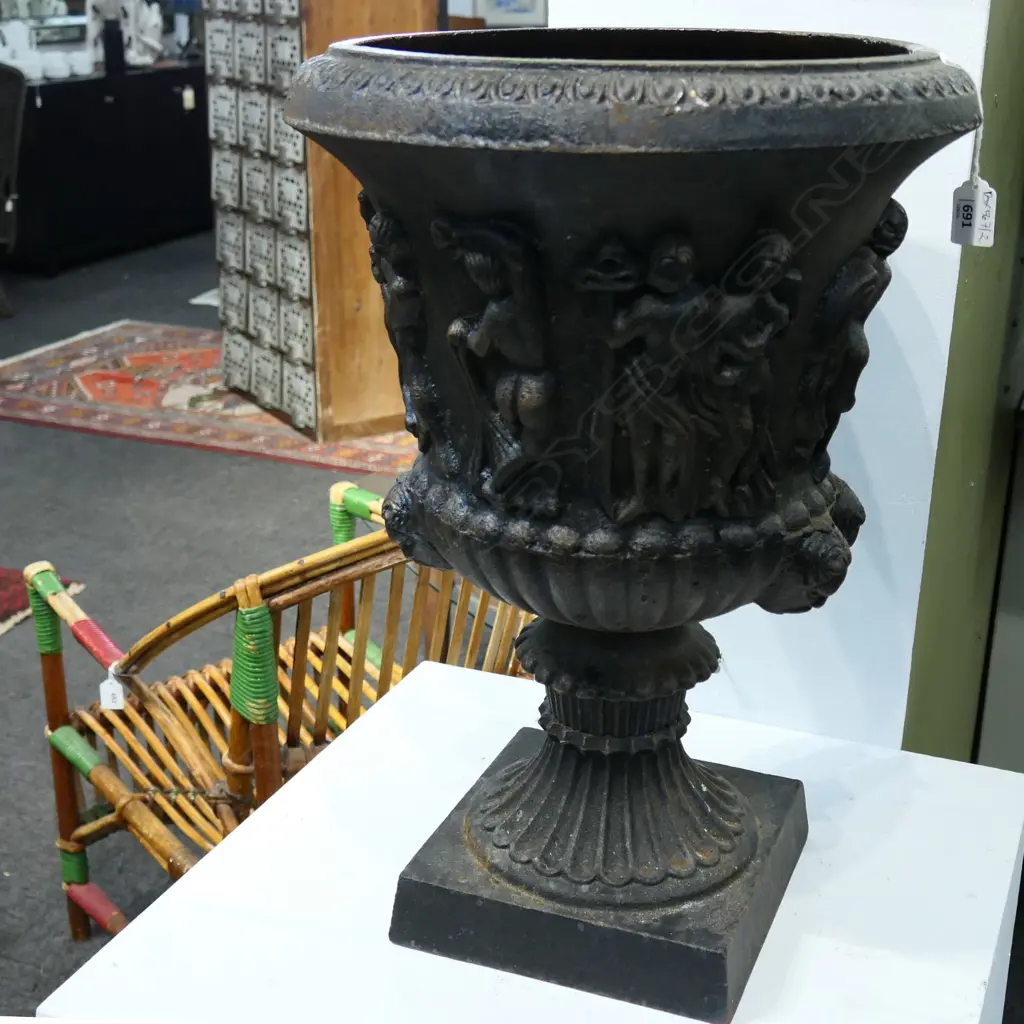 CAST IRON URN H.520MM Image 1++