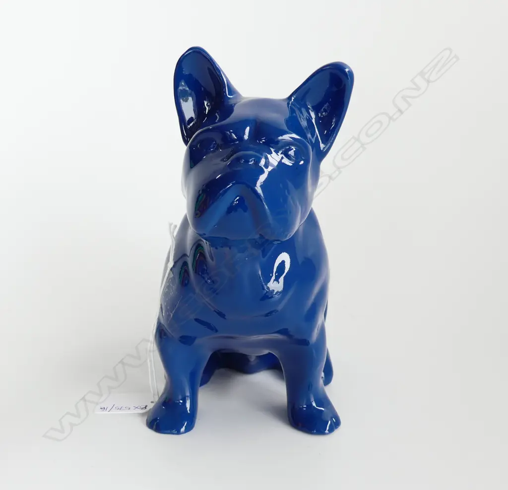 BLUE RESIN BULL DOG H.200mm Image 1++