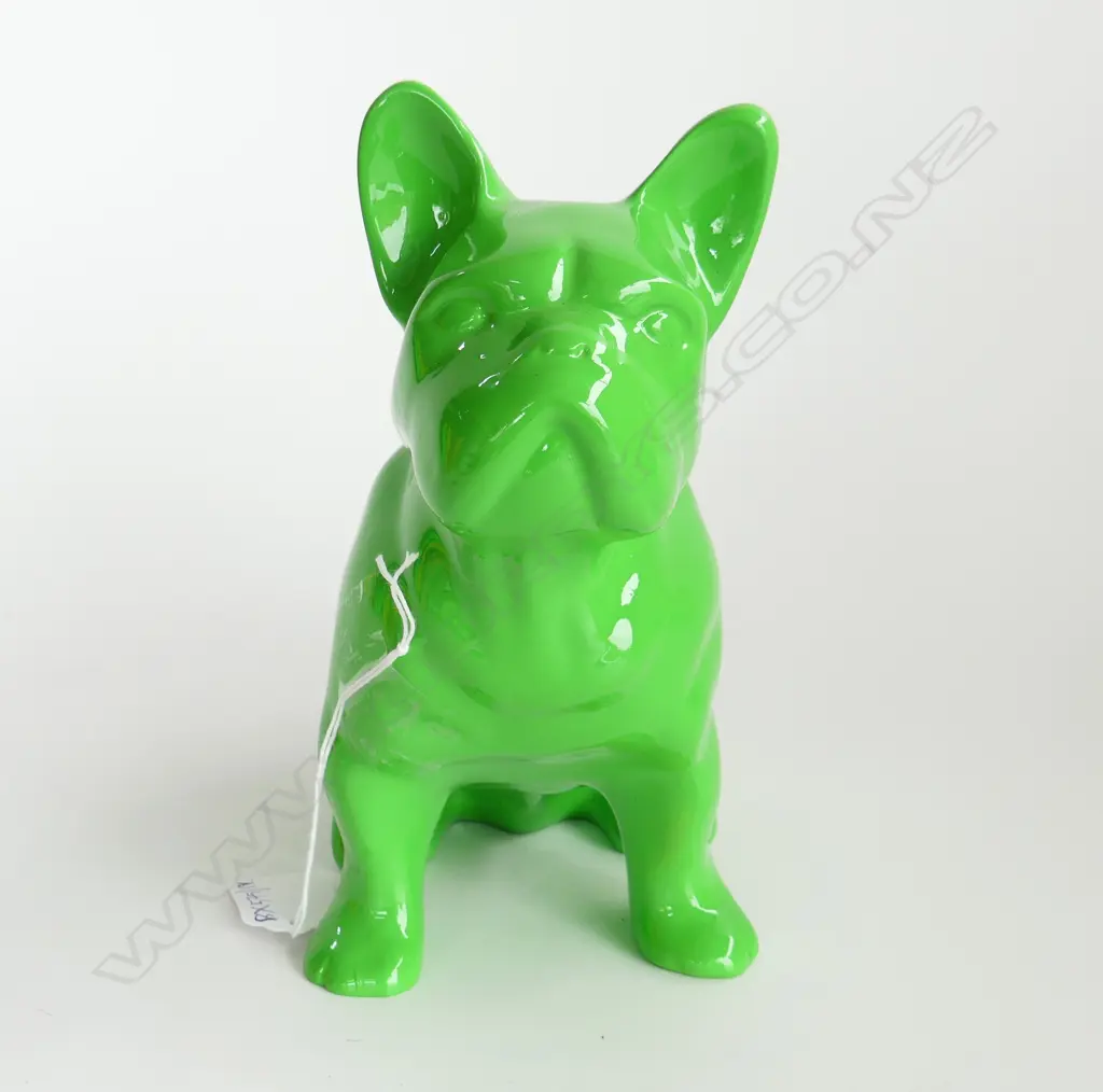 GREEN RESIN BULL DOG H.200mm Image 1++