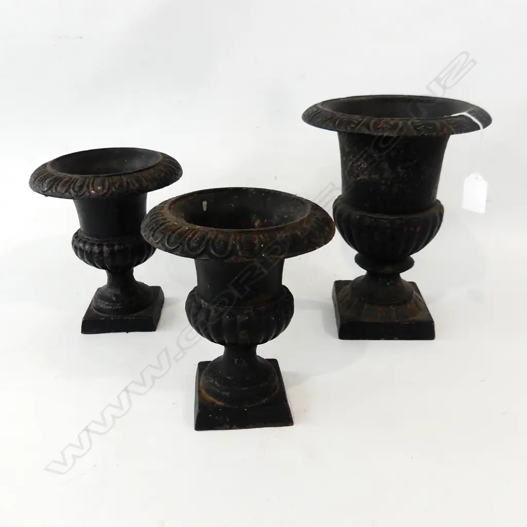 3 VINTAGE CAST IRON URNS (PR + 1) H.180 / 240mm Image 1++