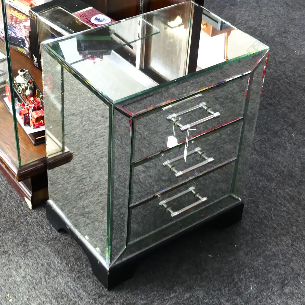 SET MIRRORED DRAWERS, 3-DRAWER 460 X 300 X 590mm Image 1++
