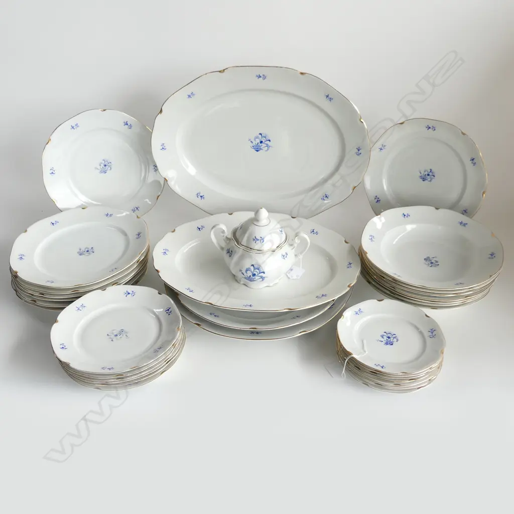 MEISSEN BLUE & WHITE PART DINNER SERVICE, PLATES, BOWLS, SERVING DISHES ETC.. 49 PCS Image 1++