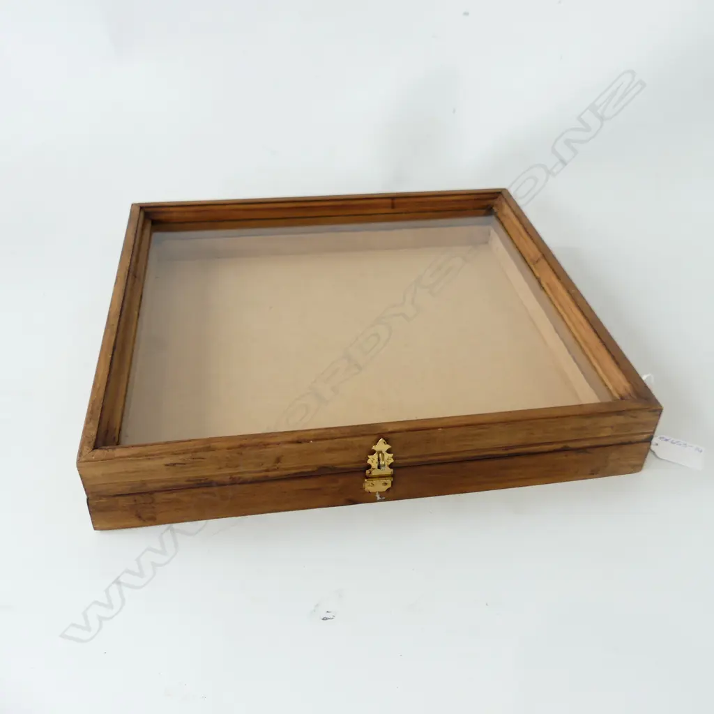 SMALL WOODEN & GLASS DISPLAY CABINET 310 X 340mm Image 1++