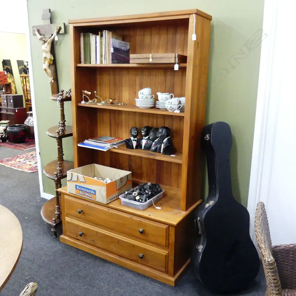 RIMU BOOKCASE w. 3 AJD. SHELVES 1100x460x1810mm Image 1++
