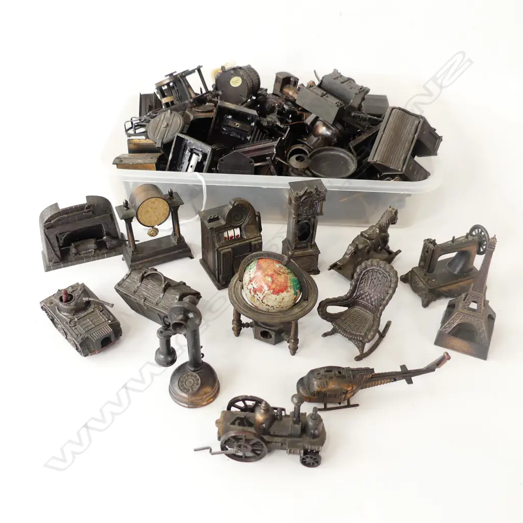 COLLECTION OF VINTAGE PENCIL SHARPENERS Image 1++