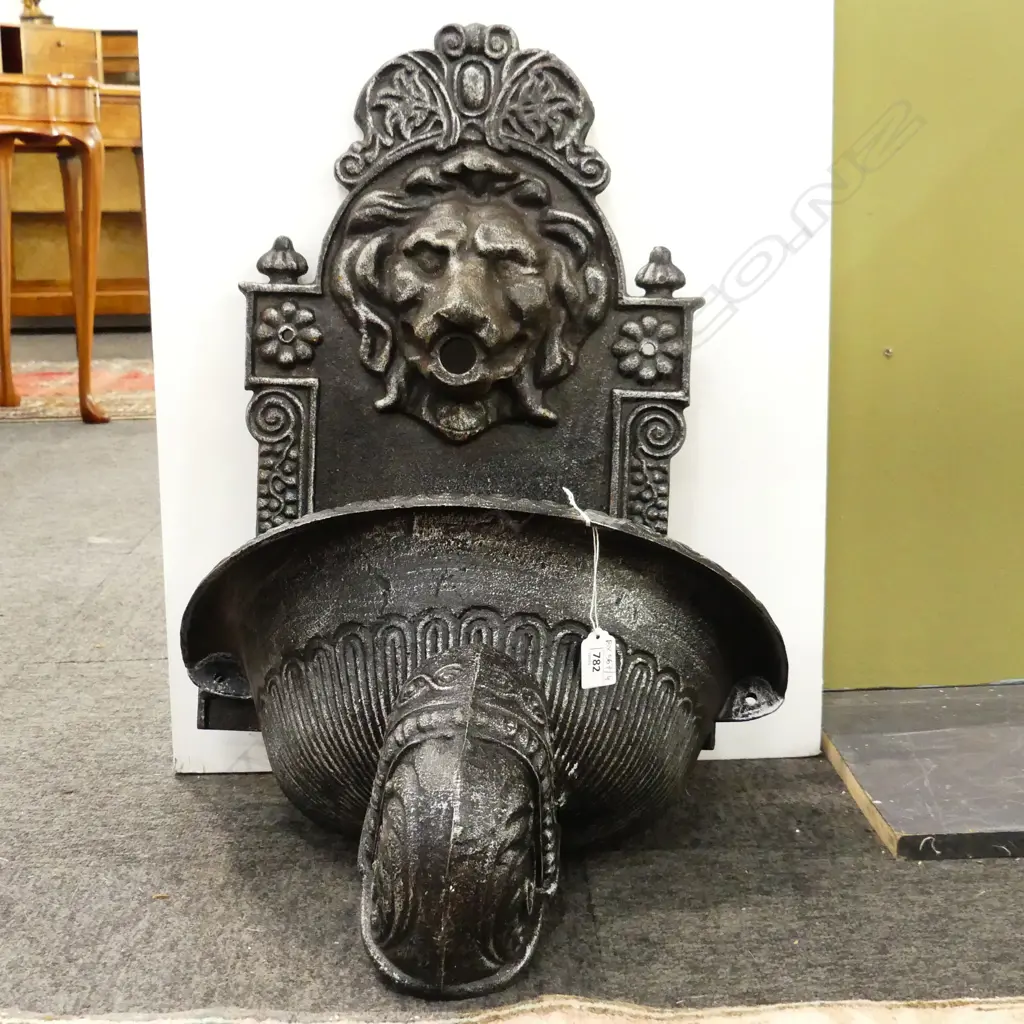 CAST IRON 3 PCE WALL MOUNTED FOUNTAIN Image 1++