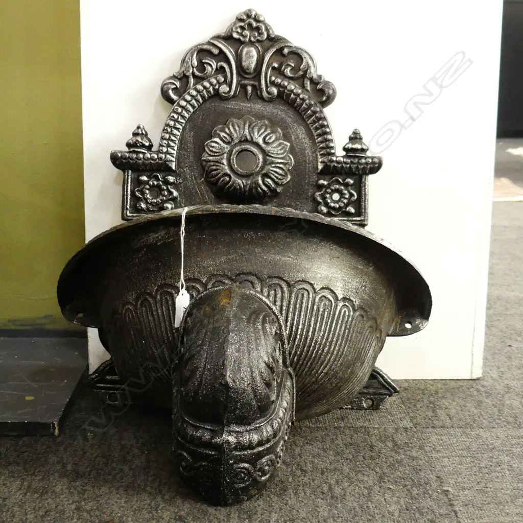 CAST IRON 3 PCE WALL MOUNTED FOUNTAIN Image 1++