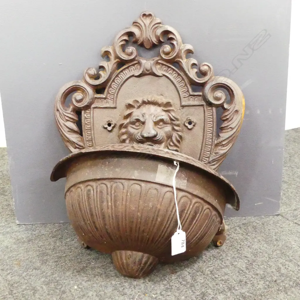CAST IRON 2 PCE WALL MOUNTED FOUNTAIN Image 1++