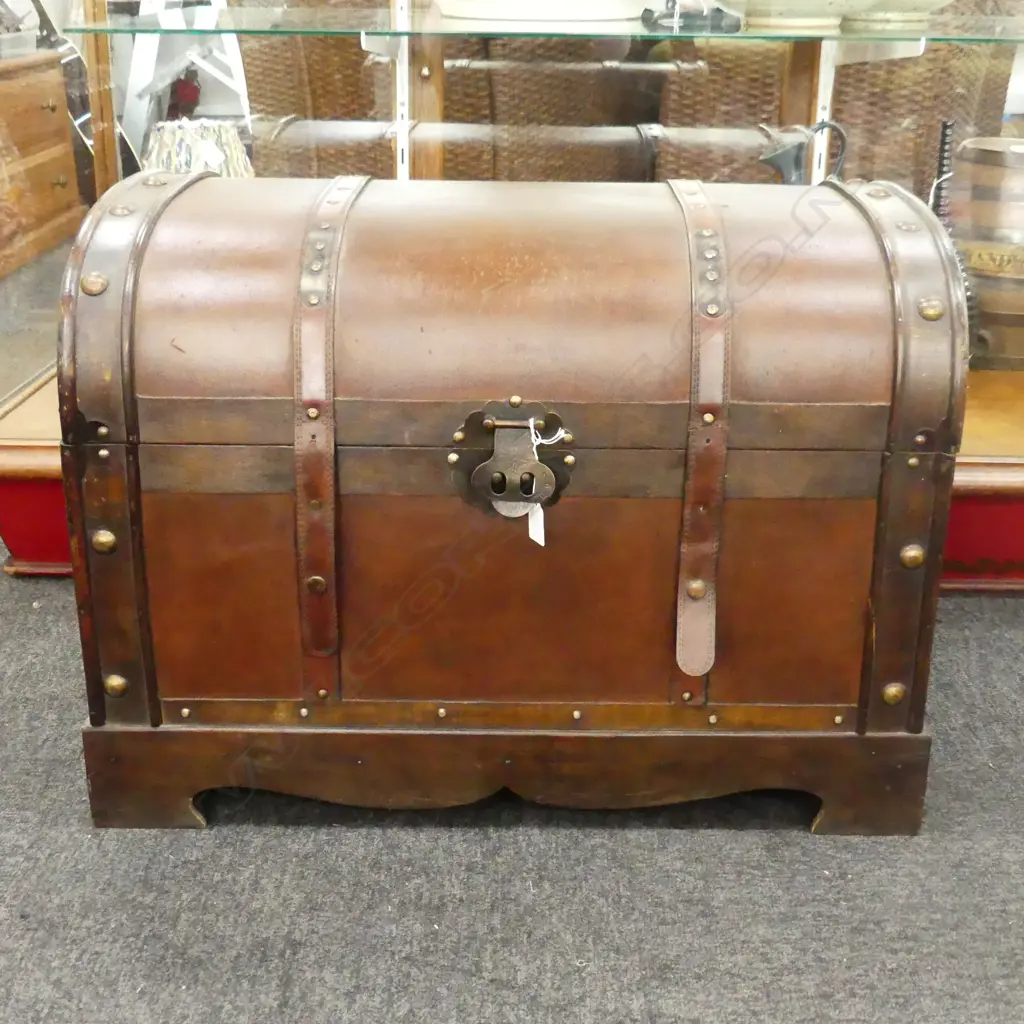 LG LEATHER CHEST - DOME TOP 700x460x500mm... Image 1++