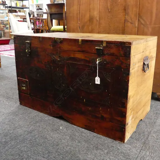 ANTIQUE WIRE WORK CHEST w. DETAILED INTERIOR 835x445x510mm