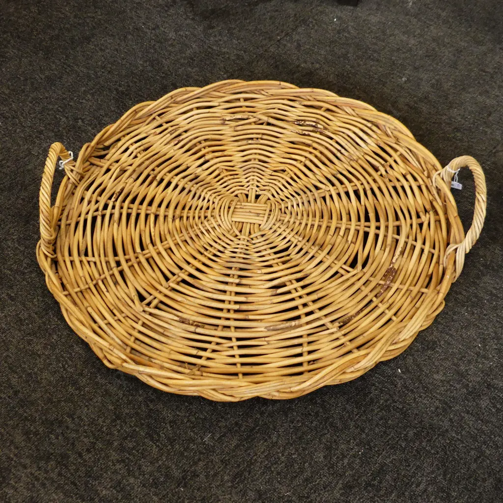 LG WOVEN CANE TRAY 660mm dia Image 1++