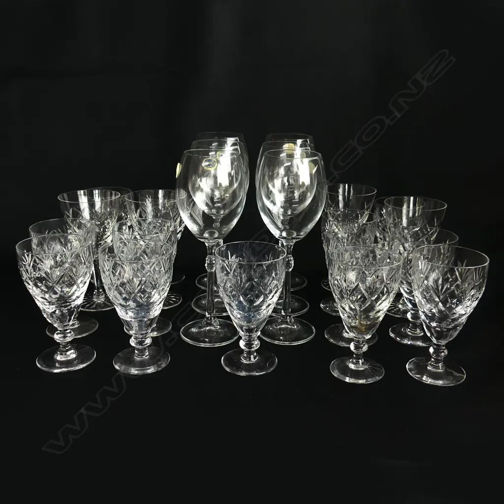 BOX CRYSTAL STEMWARE INCL 6 BOHEMIA WINE GLASSES  Image 1++