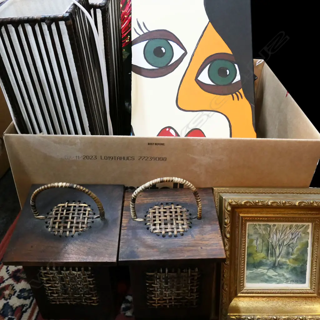 BOX LOT 2 PRS LAMPS, 3 ARTWORKS Image 1++