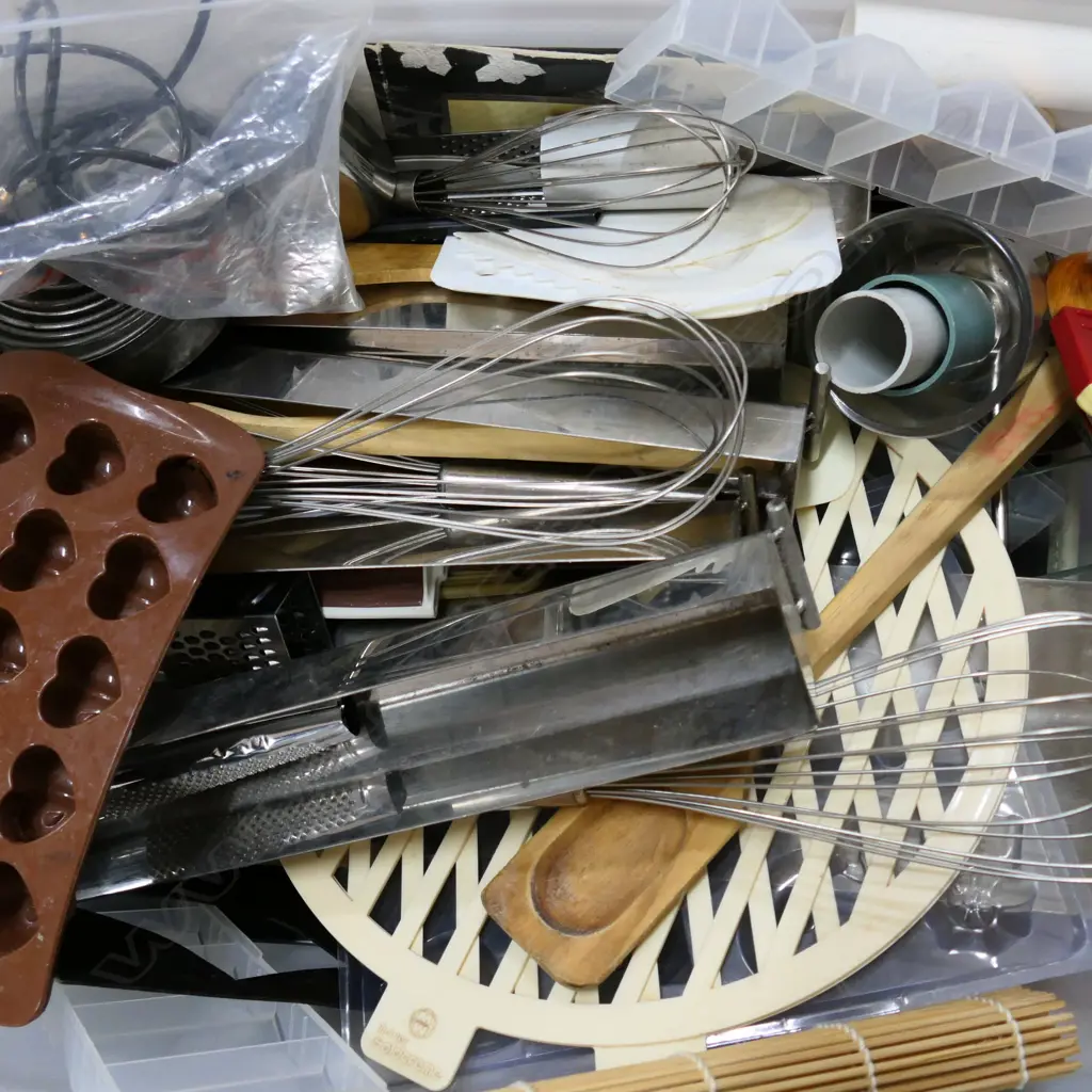 LG CRATE KITCHENALIA  Image 1++
