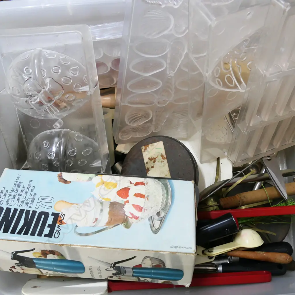 LG CRATE CHOCOLATE / PASTRY MAKING ITEMS, MOULDS ETC.. Image 1++
