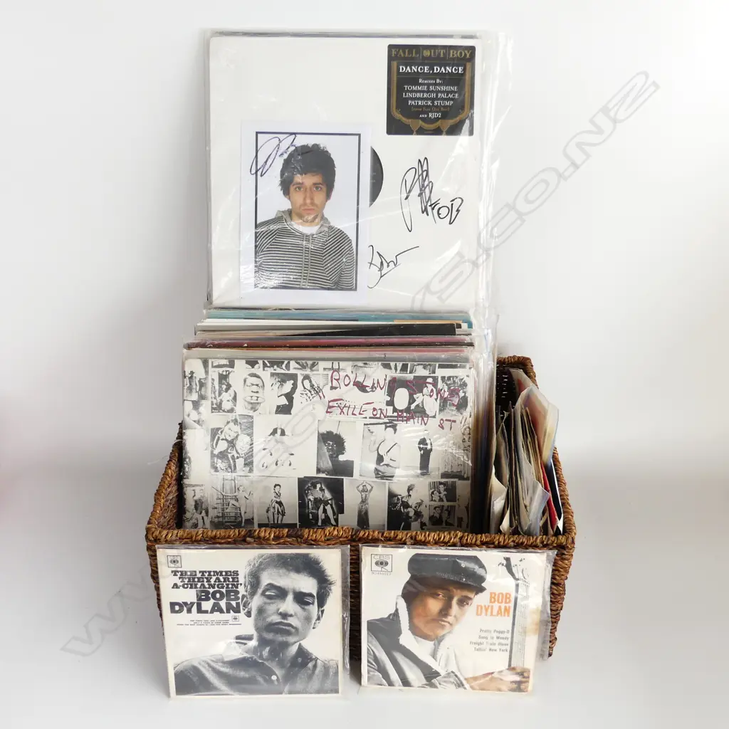 LARGE BOX LOT OF LPS PLUS LARGE LOT OF SINGLES  Image 1++