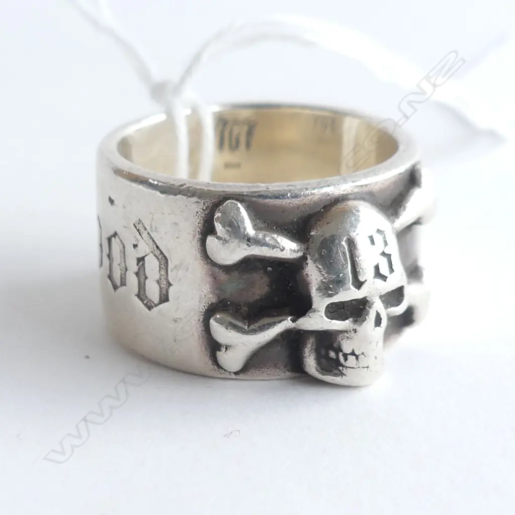LGE SILVER SKULL & CROSSBONES '13'  'GOOD LUCK' RING Image 1++