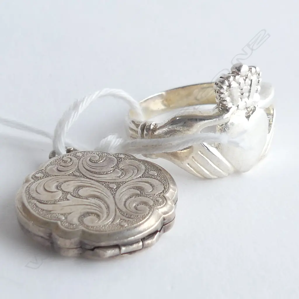 CLADDAGH RING(love loyalty & friendship) & SILVER LOCKET Image 1++