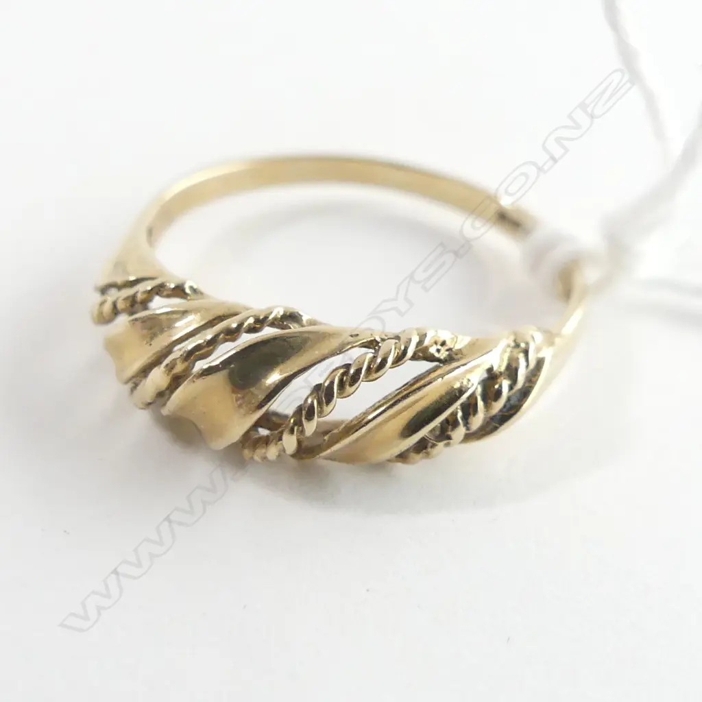 375 GOLD TWIST RING 1.58GMS SIZE N Image 1++