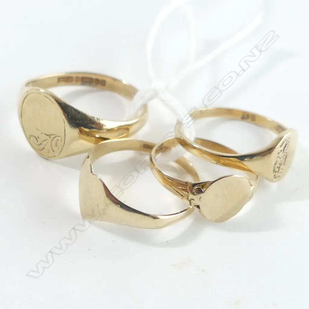 4 9CT GOLD SIGNET RINGS 4.13GMS SMALL SIZES Image 1++