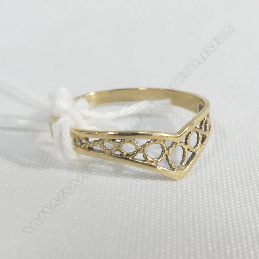 375 GOLD CHEVRON RING 1.06GMS SIZE R Image 1++