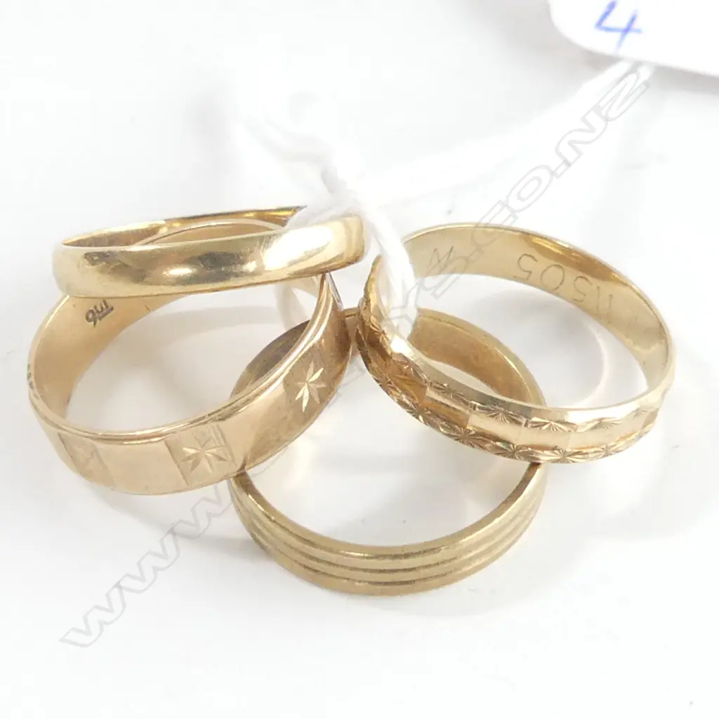 4 9CT GOLD WEDDING BANDS 11.2GMS VARIOUS SIZES Image 1++
