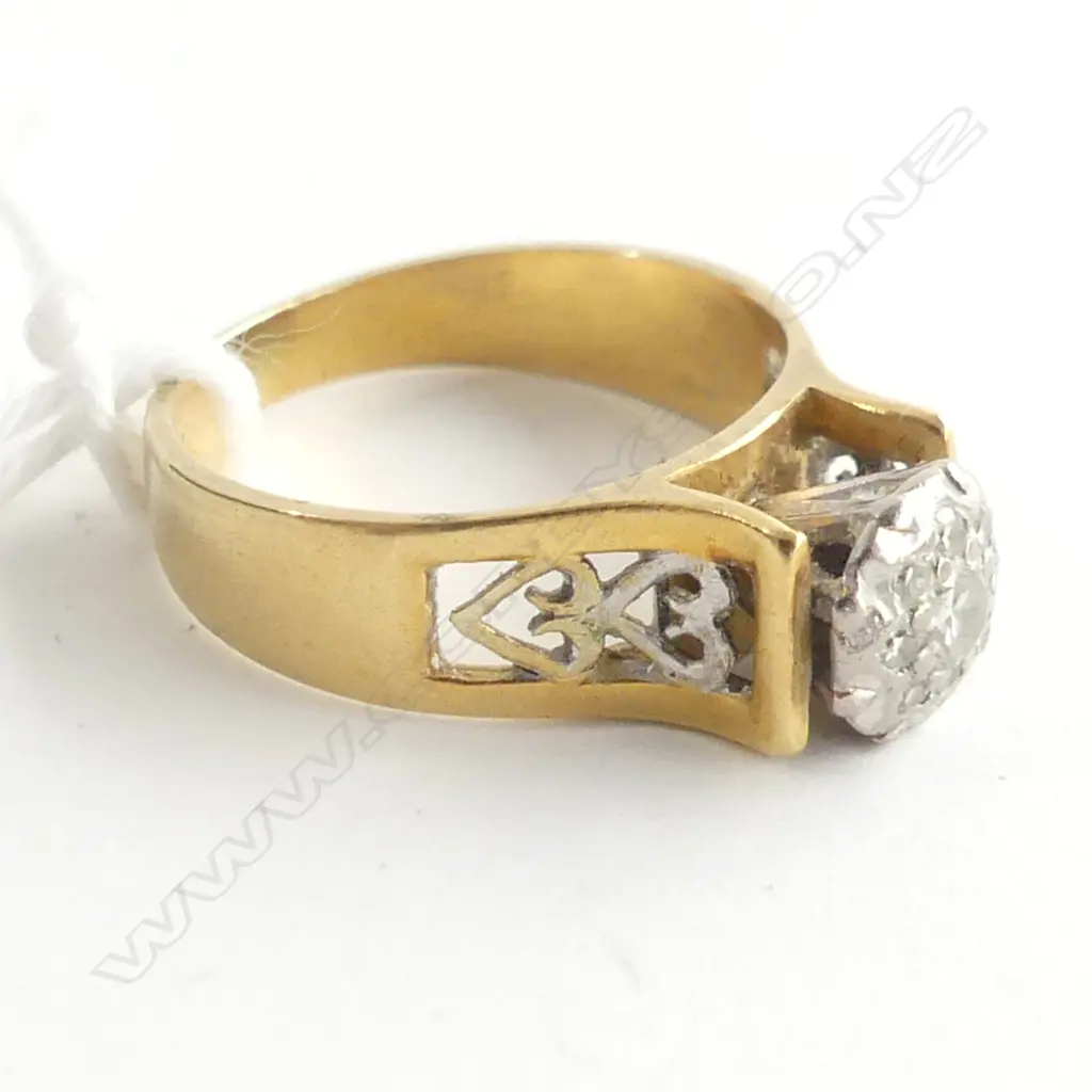18CT GOLD & DIAMOND RING 3.84GMS SIZE J1/2 Image 1++