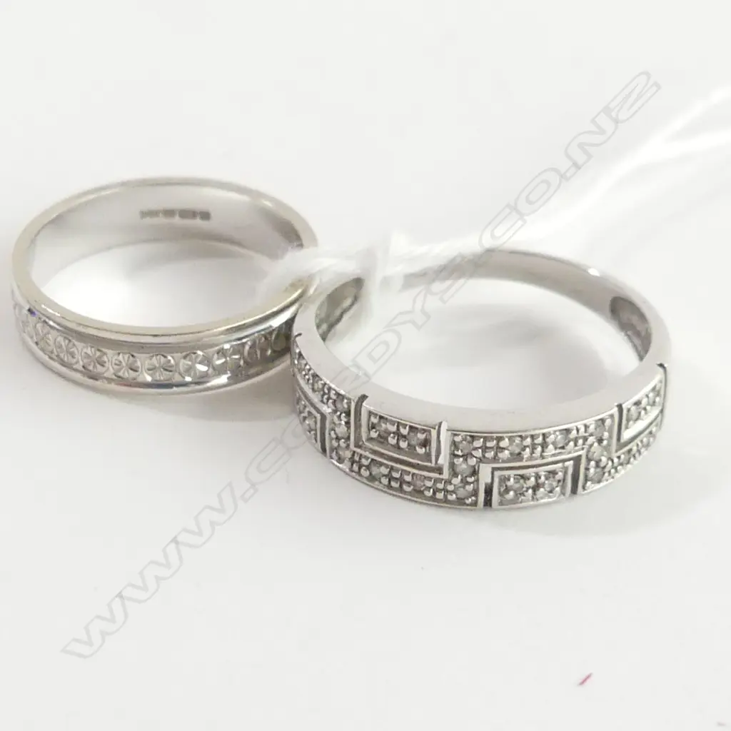 2 X 375 WHITE GOLD RINGS, ONE WITH DIAMOND CHIPS   4.62GMS SIZE P AND J Image 1++