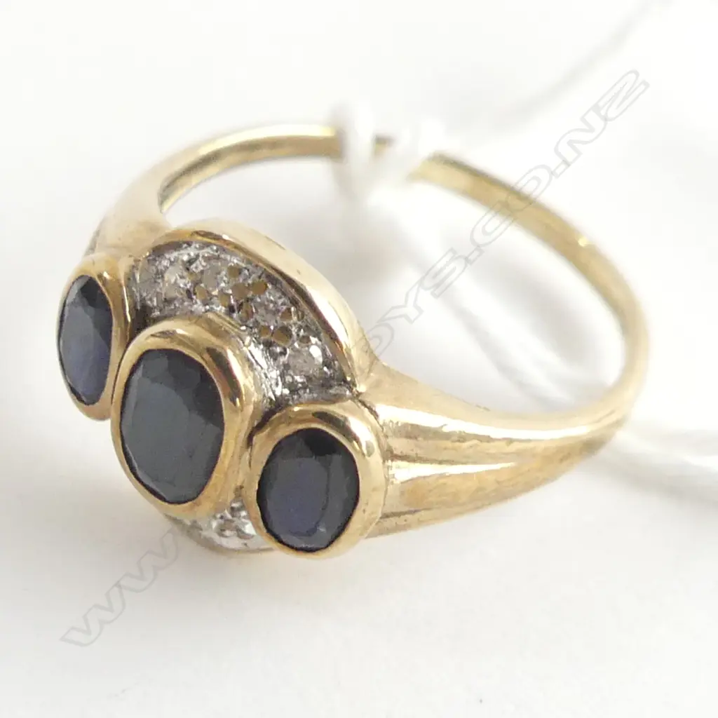 9CT GOLD & DIAMOND & BLACK STONE RING 2.29GMS SIZE L1/2 Image 1++