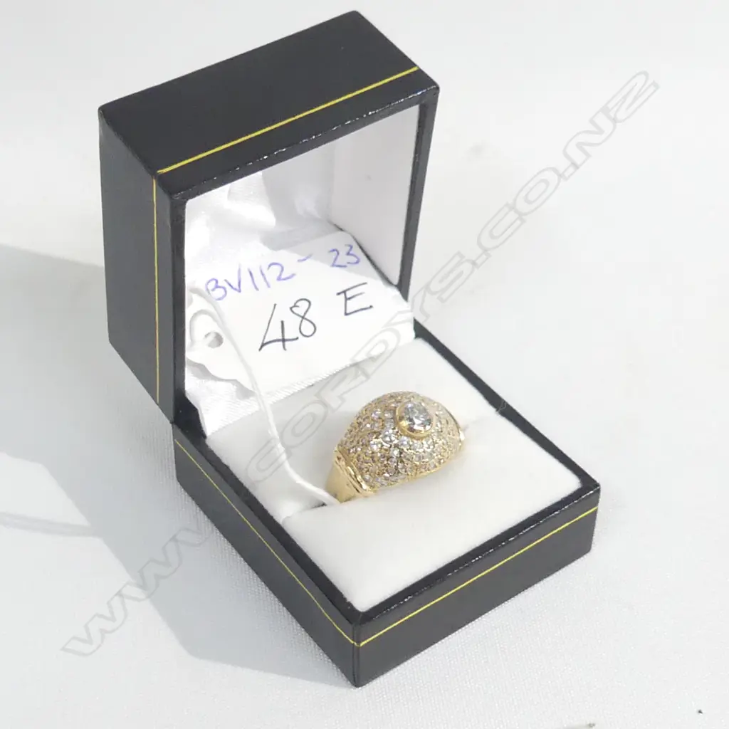 9 & 18CT GOLD & DIAMOND RING - BROKEN SHANK  Image 1++